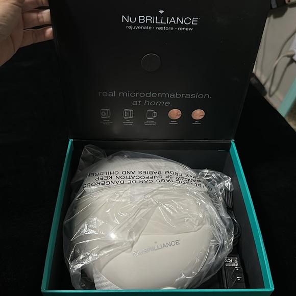 NuBrilliance Microdermabrasion kit - Picture 2 of 4